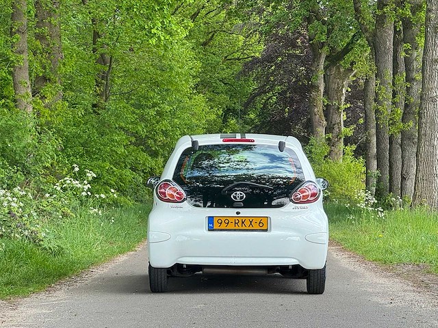 Toyota - 2011 - aygo - 1.0-12v now - 99-rkx-6 - personenauto - afbeelding 9 van  9