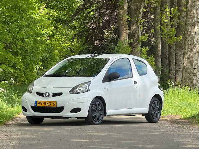 Toyota - 2011 - aygo - 1.0-12v now - 99-rkx-6 - personenauto - afbeelding 1 van  16