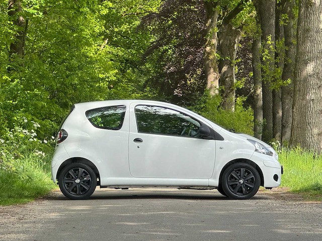 Toyota - 2011 - aygo - 1.0-12v now - 99-rkx-6 - personenauto - afbeelding 12 van  16