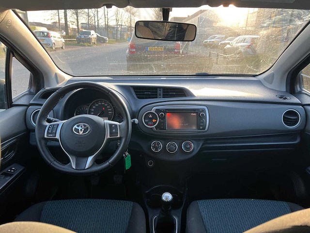 Toyota - 2011 - yaris - 1.0 vvt-i aspiration - 38-slr-1 - afbeelding 14 van  15