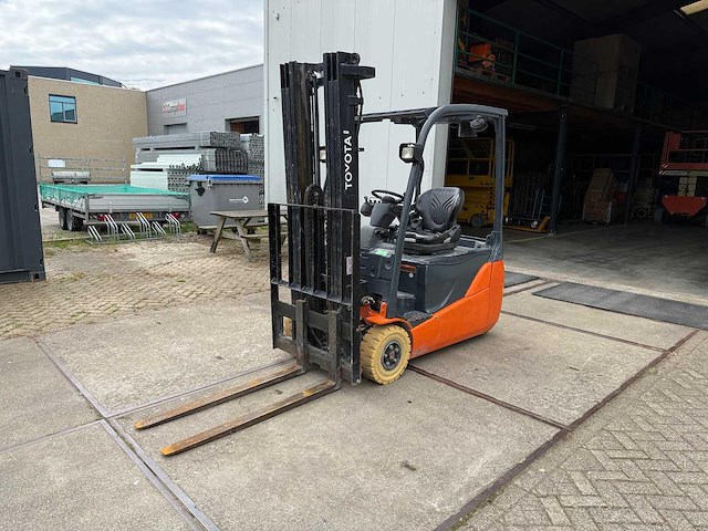 Toyota - 2012 - 8fbet16 - vorkheftruck - afbeelding 1 van  16