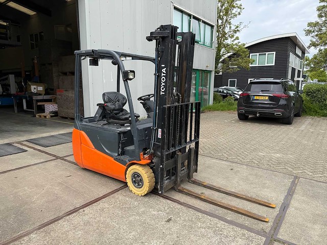 Toyota - 2012 - 8fbet16 - vorkheftruck - afbeelding 10 van  16
