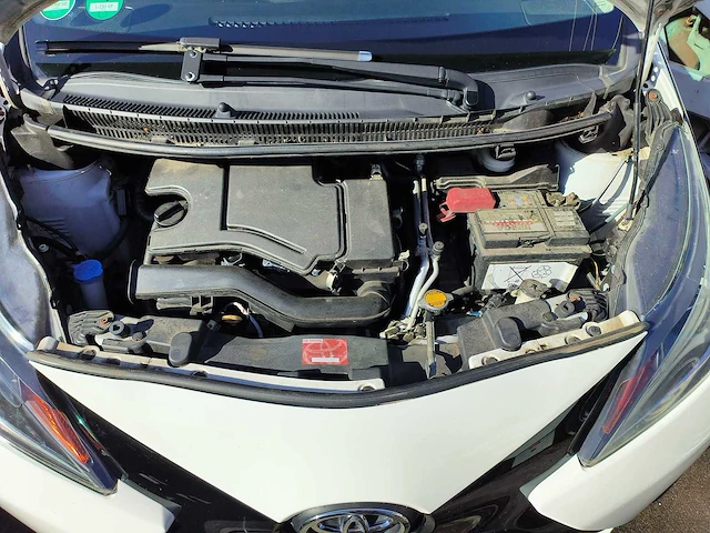 Toyota - 2015 - aygo - 1.0 vvt-i x-play automaat - l-233-vp - afbeelding 4 van  18