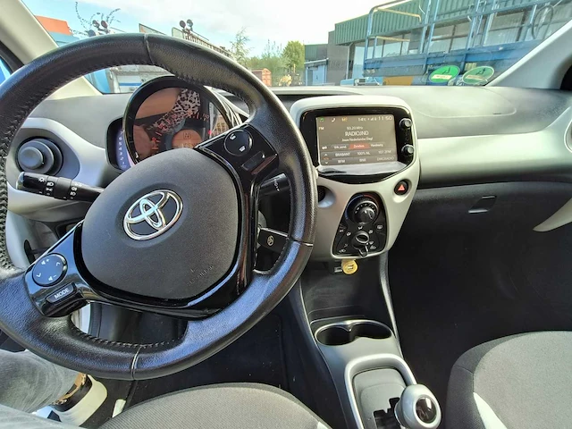 Toyota - 2015 - aygo - 1.0 vvt-i x-play automaat - l-233-vp - afbeelding 7 van  18