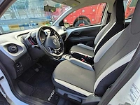 Toyota - 2015 - aygo - 1.0 vvt-i x-play automaat - l-233-vp - afbeelding 9 van  18