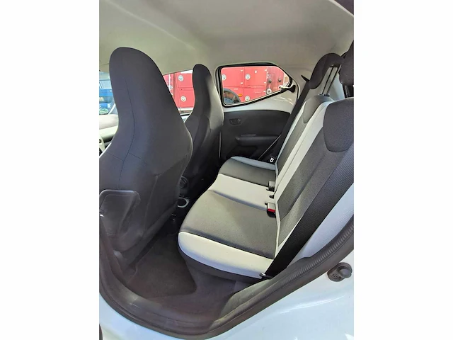 Toyota - 2015 - aygo - 1.0 vvt-i x-play automaat - l-233-vp - afbeelding 10 van  18