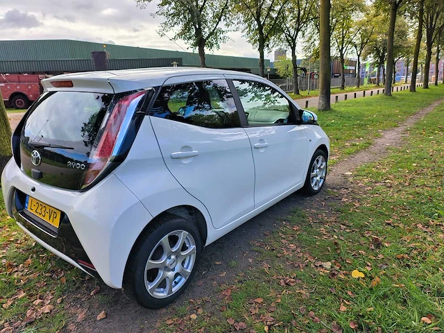 Toyota - 2015 - aygo - 1.0 vvt-i x-play automaat - l-233-vp - afbeelding 13 van  18