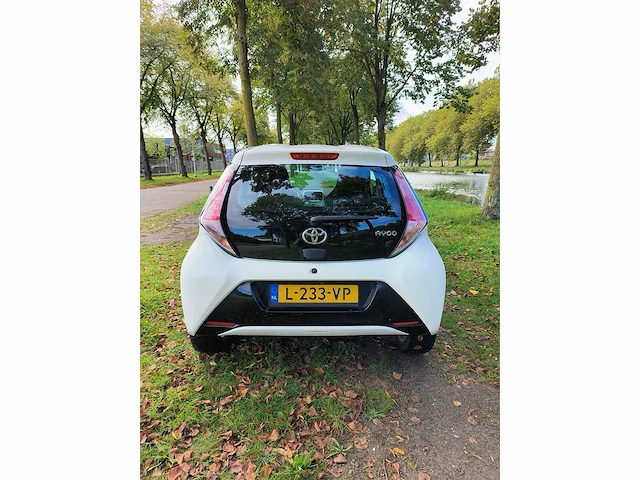 Toyota - 2015 - aygo - 1.0 vvt-i x-play automaat - l-233-vp - afbeelding 15 van  18