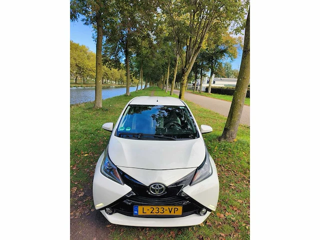 Toyota - 2015 - aygo - 1.0 vvt-i x-play automaat - l-233-vp - afbeelding 17 van  18
