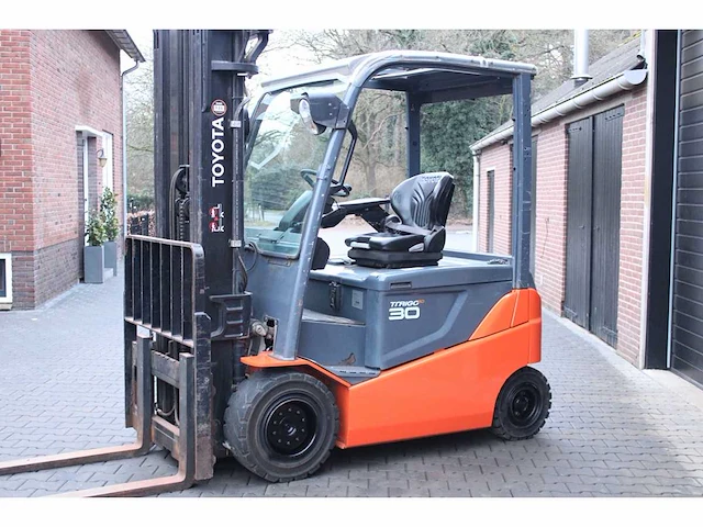 Toyota - 2016 - fbmkt30 - 4271 uren - 5.02m triplex, free-lift, side-shift - vorkheftruck - afbeelding 2 van  16