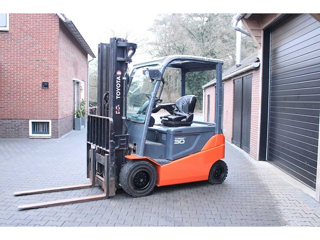 Toyota - 2016 - fbmkt30 - 4271 uren - 5.02m triplex, free-lift, side-shift - vorkheftruck - afbeelding 1 van  16