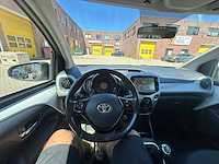 Toyota - 2017 - aygo - 1.0 vvt-i x-play - personenauto - afbeelding 4 van  19