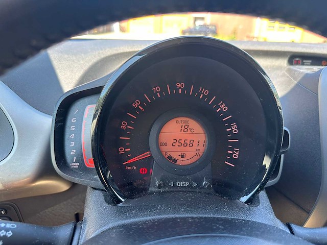 Toyota - 2017 - aygo - 1.0 vvt-i x-play - personenauto - afbeelding 7 van  19
