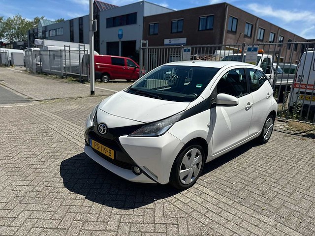 Toyota - 2017 - aygo - 1.0 vvt-i x-play - personenauto - afbeelding 1 van  19