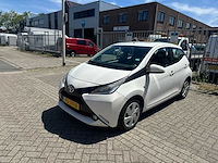 Toyota - 2017 - aygo - 1.0 vvt-i x-play - personenauto - afbeelding 1 van  19