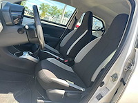 Toyota - 2017 - aygo - 1.0 vvt-i x-play - personenauto - afbeelding 3 van  19