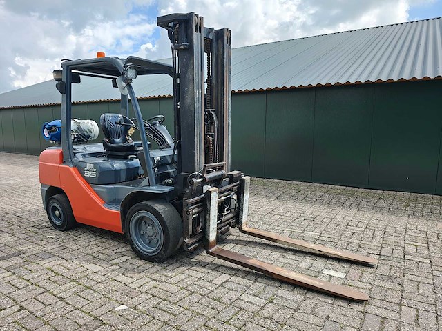 Toyota - 2017 - tonero 35 - vorkheftruck - afbeelding 1 van  31