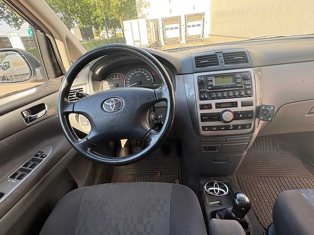 Toyota - avensis verso - 2.0 vvt-i l. luna van - car - 2003 - afbeelding 2 van  15