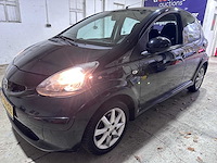 Toyota - aygo - 1.0-12v + - 64-td-fb - afbeelding 1 van  18