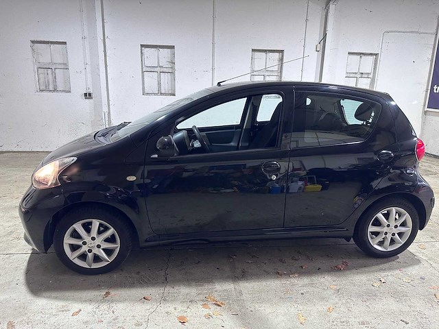 Toyota - aygo - 1.0-12v + - 64-td-fb - afbeelding 11 van  18