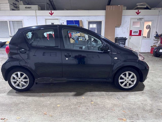 Toyota - aygo - 1.0-12v + - 64-td-fb - afbeelding 15 van  18