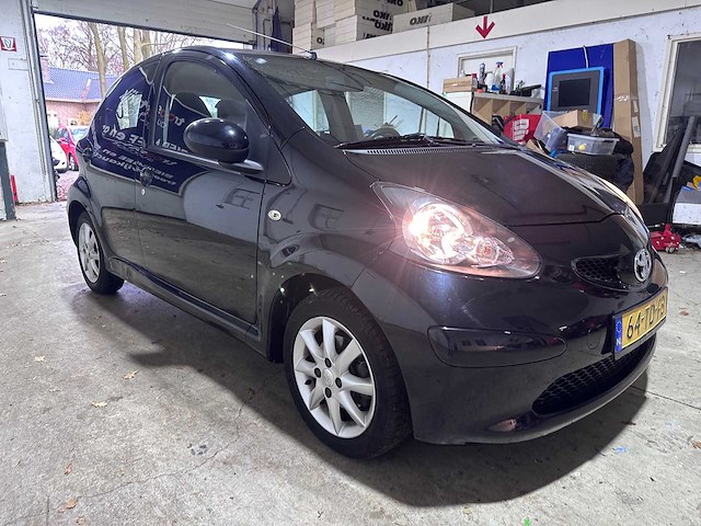 Toyota - aygo - 1.0-12v + - 64-td-fb - afbeelding 16 van  18