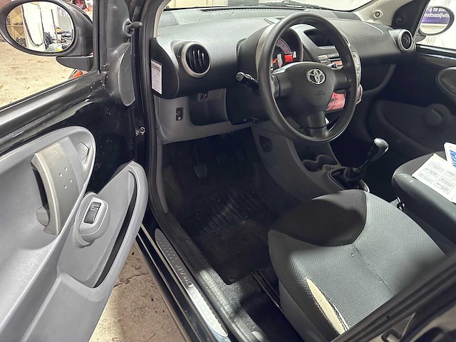 Toyota - aygo - 1.0-12v + - 64-td-fb - afbeelding 18 van  18