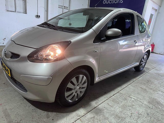 Toyota - aygo - 1.0-12v calvin klein - jzj-48-b- 2007 - afbeelding 1 van  18