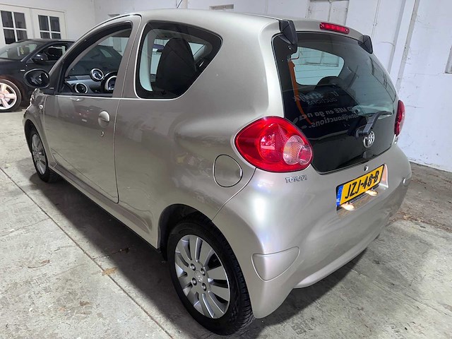 Toyota - aygo - 1.0-12v calvin klein - jzj-48-b- 2007 - afbeelding 11 van  18
