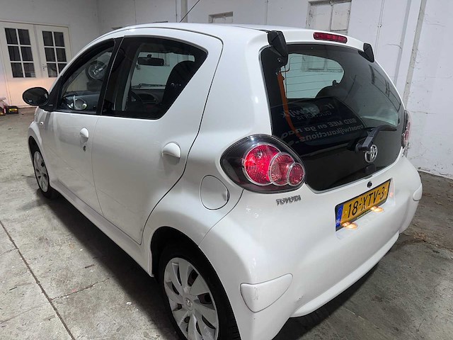 Toyota - aygo - 1.0 vvt-i aspiration - 18-xtv-3 - 2012 - afbeelding 9 van  15