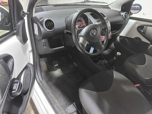 Toyota - aygo - 1.0 vvt-i aspiration - 18-xtv-3 - 2012 - afbeelding 13 van  15