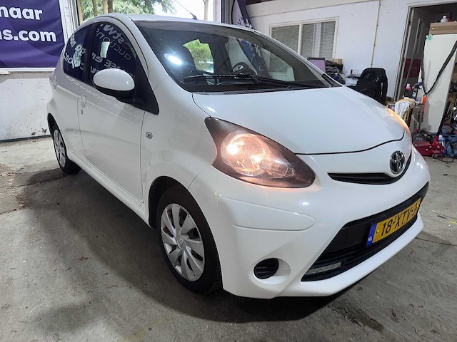 Toyota - aygo - 1.0 vvt-i aspiration - 18-xtv-3 - 2012 - afbeelding 11 van  14