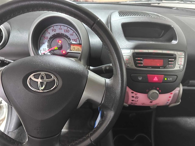Toyota - aygo - 1.0 vvt-i aspiration - 18-xtv-3 - 2012 - afbeelding 13 van  14