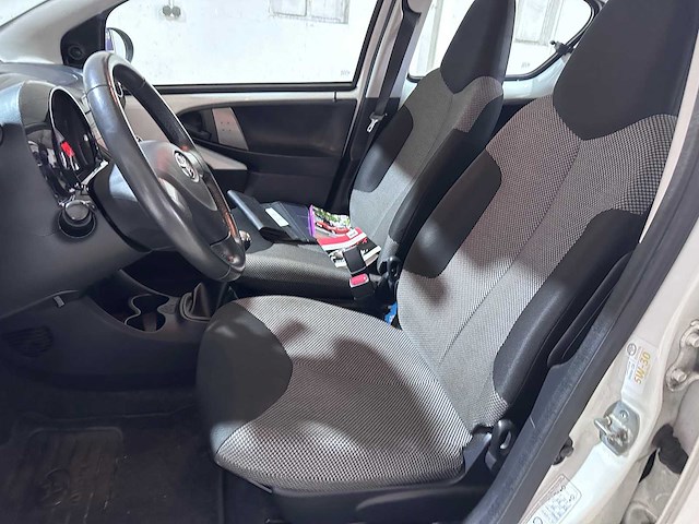 Toyota - aygo - 1.0 vvt-i aspiration - gj-329-x- 2013 - afbeelding 3 van  12
