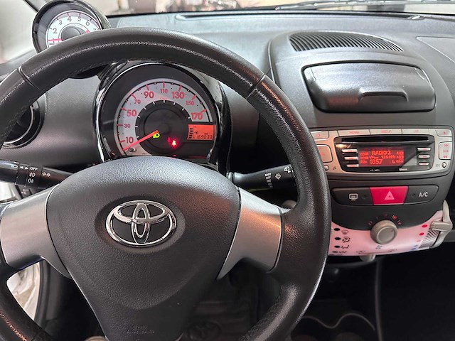 Toyota - aygo - 1.0 vvt-i aspiration - gj-329-x- 2013 - afbeelding 11 van  12