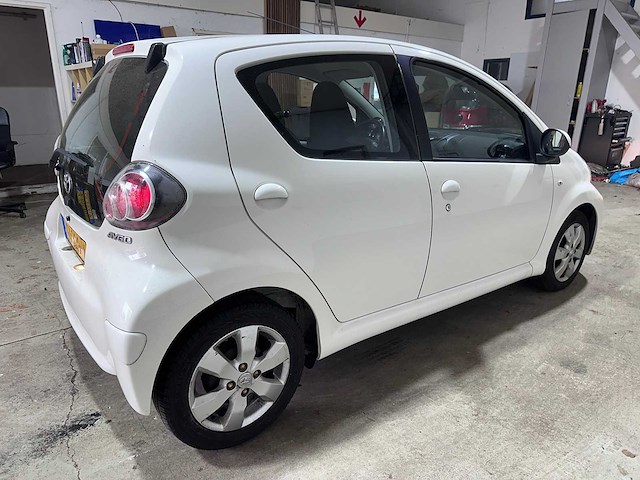 Toyota - aygo - 1.0 vvt-i aspiration - gj-329-x- 2013 - afbeelding 9 van  14