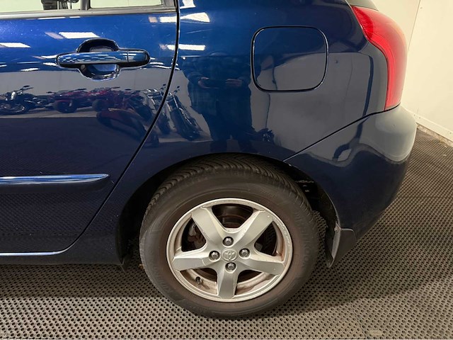 Toyota - corolla - personenauto - 2004 - afbeelding 15 van  25