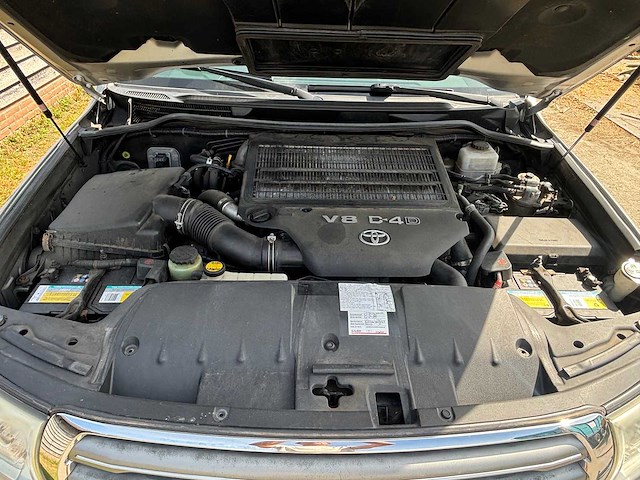 Toyota - land cruiser v8 - 4.5 d-4d v8 exec. 7p. - car - 2012 - afbeelding 21 van  40