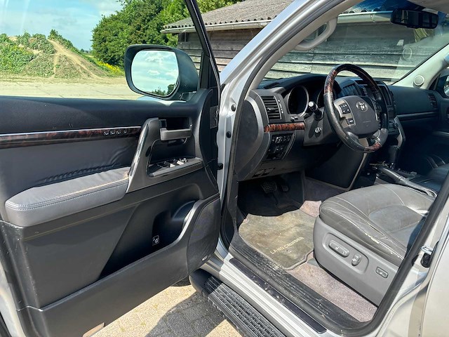 Toyota - land cruiser v8 - 4.5 d-4d v8 exec. 7p. - car - 2012 - afbeelding 40 van  40