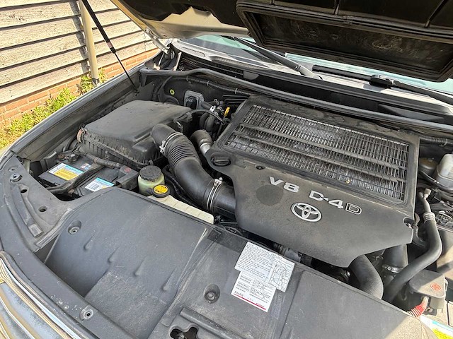 Toyota - land cruiser v8 - 4.5 d-4d v8 exec. 7p. - car - 2012 - afbeelding 24 van  40