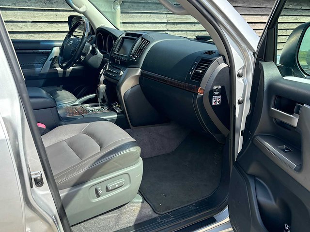 Toyota - land cruiser v8 - 4.5 d-4d v8 exec. 7p. - car - 2012 - afbeelding 29 van  40
