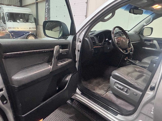 Toyota - land cruiser v8 - 4.5 d-4d v8 exec. 7p. - car - 2012 - afbeelding 2 van  38