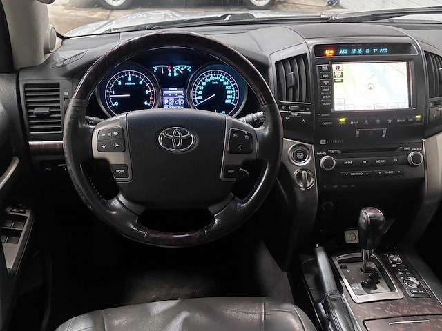 Toyota - land cruiser v8 - 4.5 d-4d v8 exec. 7p. - car - 2012 - afbeelding 7 van  38