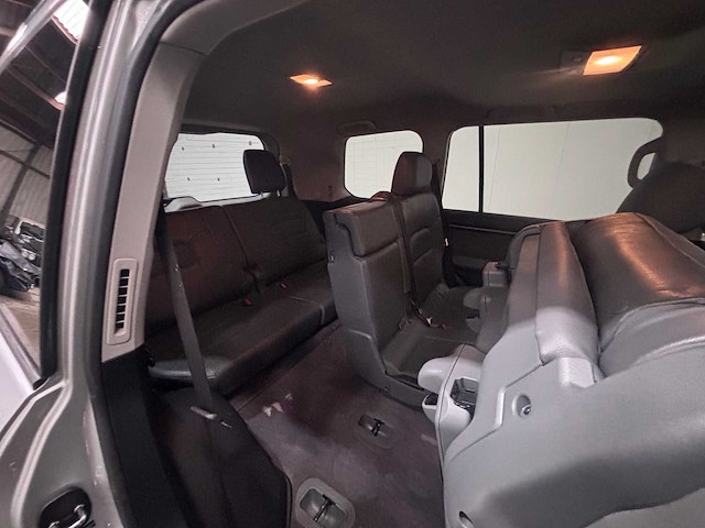 Toyota - land cruiser v8 - 4.5 d-4d v8 exec. 7p. - car - 2012 - afbeelding 21 van  38