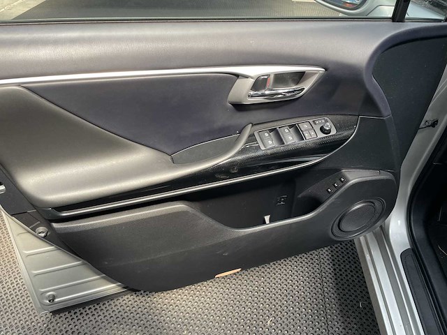 Toyota - mirai - waterstof - fuel-cell - personenauto - 2018 - afbeelding 11 van  26