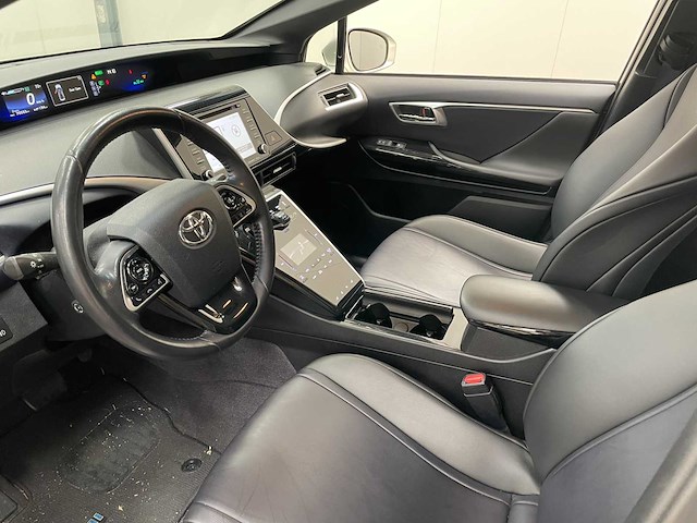Toyota - mirai - waterstof - fuel-cell - personenauto - 2018 - afbeelding 2 van  13