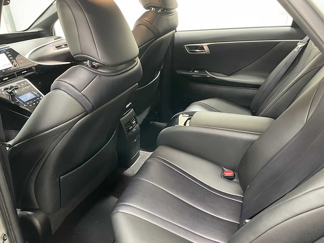 Toyota - mirai - waterstof - fuel-cell - personenauto - 2018 - afbeelding 3 van  13