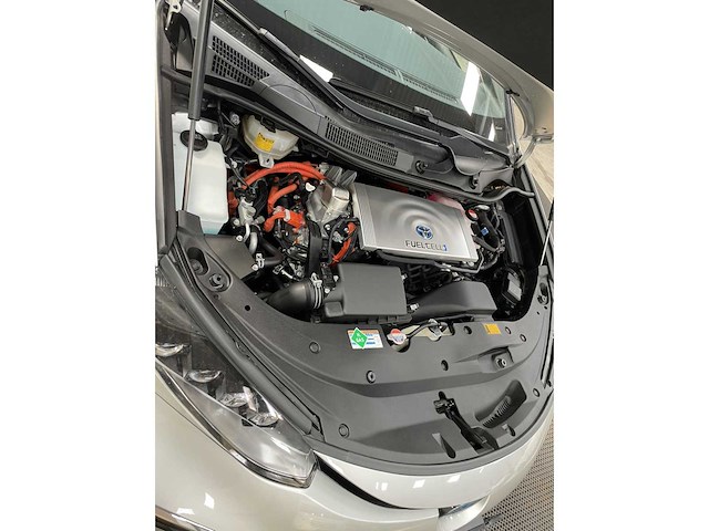 Toyota - mirai - waterstof - fuel-cell - personenauto - 2018 - afbeelding 4 van  13