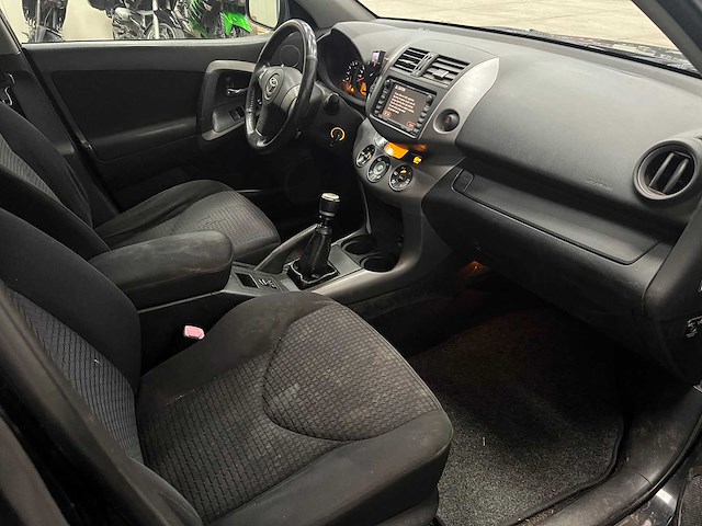 Toyota - rav4 - 2.2 d4d x-style nav - 4x4 - personenauto - 2009 - afbeelding 10 van  31