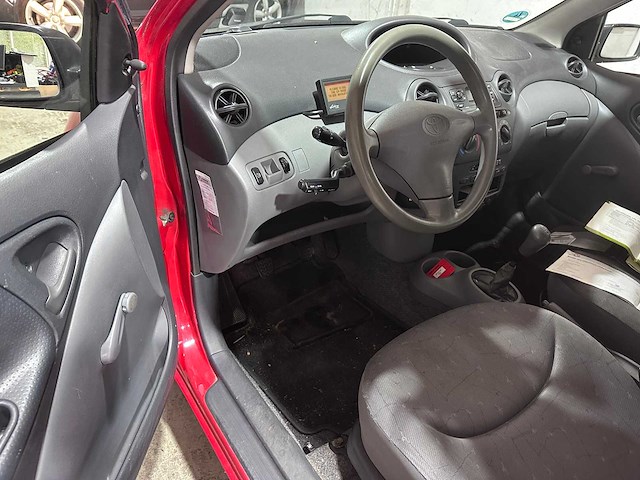 Toyota - yaris - 1.0-16v vvt-i terra - 45-df-vr - 1999 - afbeelding 15 van  17